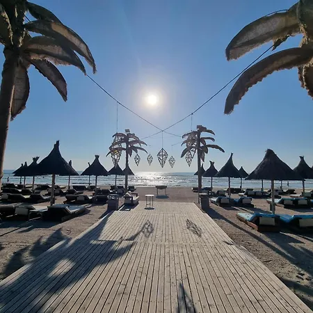 64 By Zora Rezidetial דירה